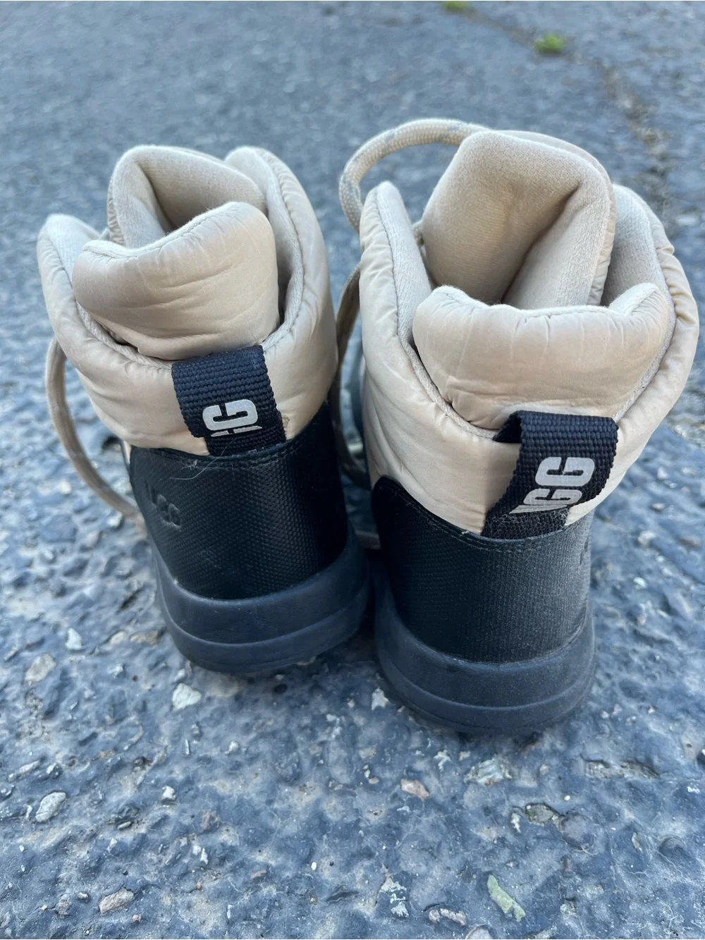 UGG Kids Taupe and Black Puffer Lace-Up Boots